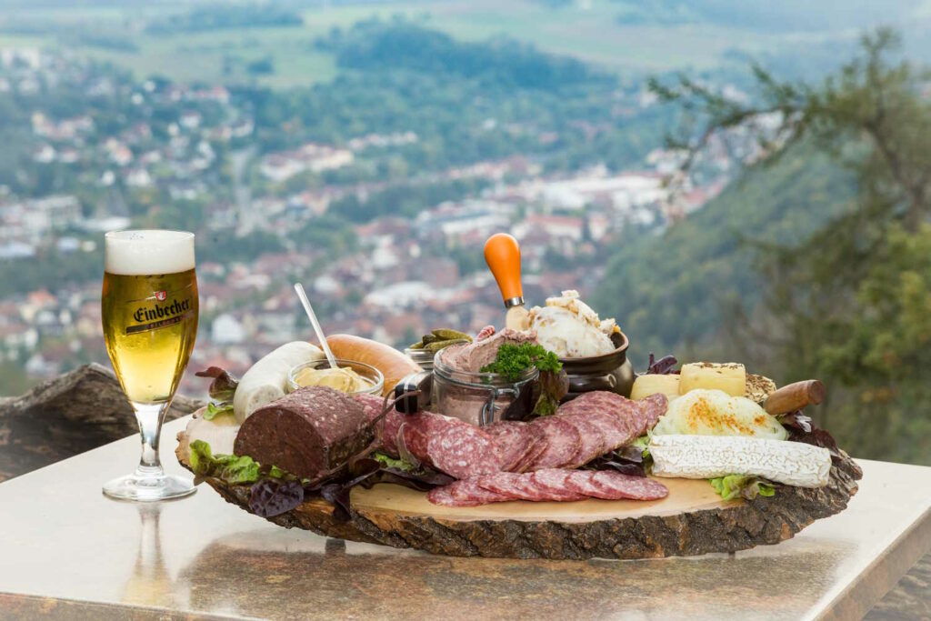 Wurstplatte und Bier