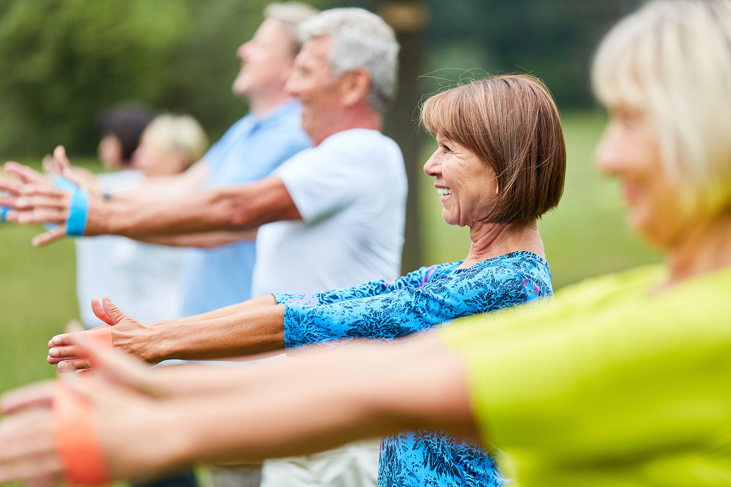 Best Ager beim Pilates im Kurpark Bad Lauterberg