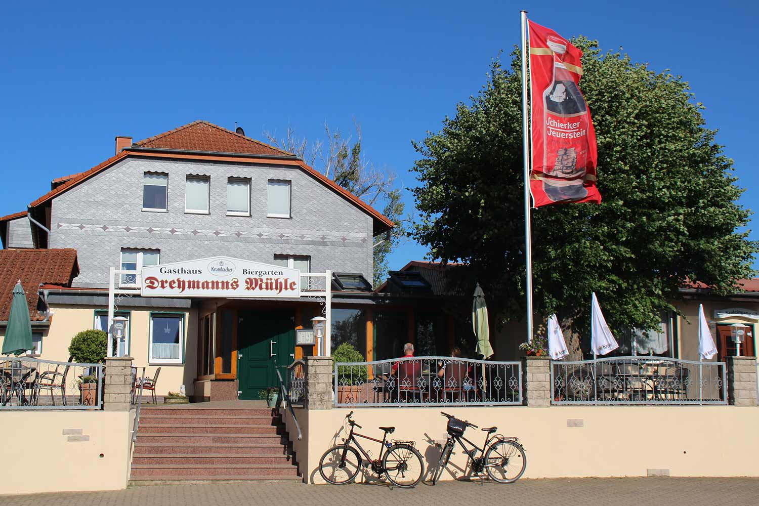 Die Gaststätte Dreymanns Mühle mit schöner Außenterrasse.
