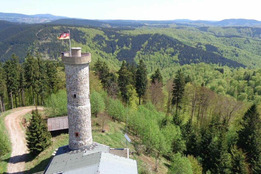 Blick auf das Harzer Bergpanorama vom Großen Knollen.