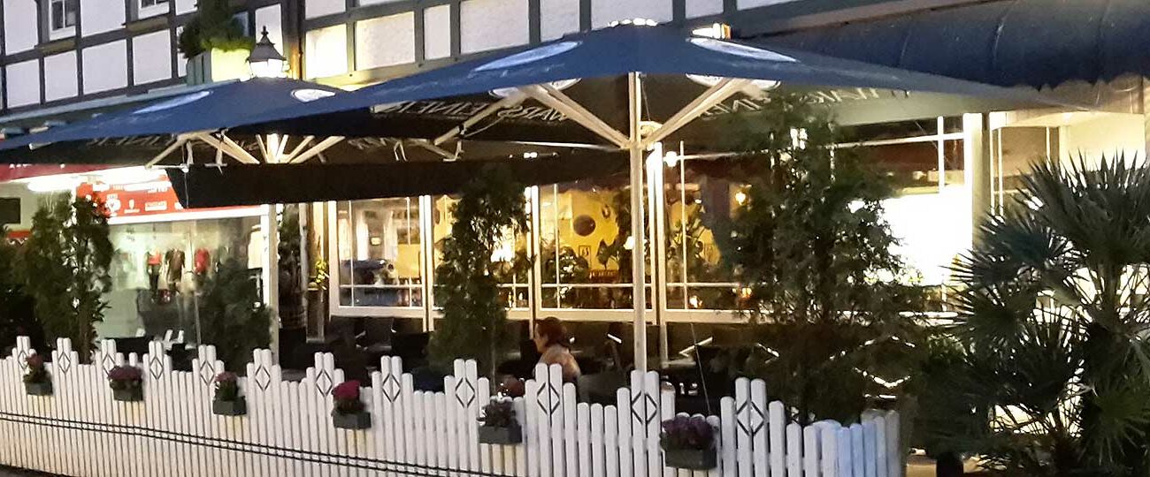 Außenansicht der Terrasse vom Restaurant-Balkan-Grill Miro