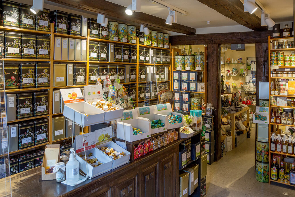 Innenansicht des Teehaus und Wein Aschermann